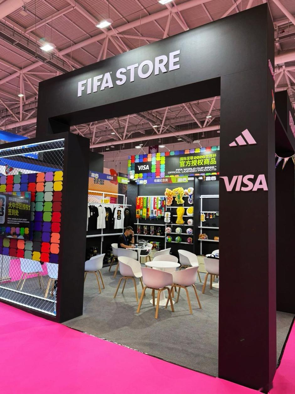 杭州孚德携2026世界杯官方授权产品亮相深圳礼品展（精简新闻版）4月25日，杭州