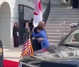 有人说，日本人最恨的是美国，因为美国对它使用了原子弹，致使日本二十多万人丧生，并