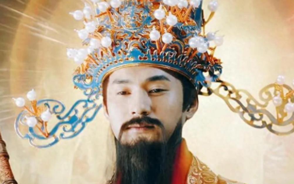 从前有一老汉，供了一辈子财神，最后却穷死了！儿子很生气，来到财神庙，对着财神的脸