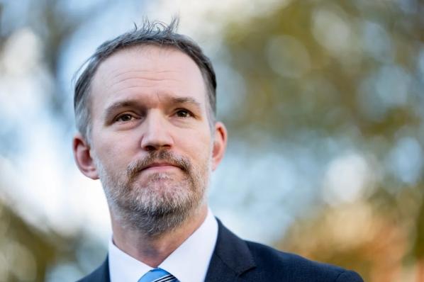 中美刚谈妥，美国贸易代表暗示变卦
 
中美刚刚达成贸易战休战一年的协议，美国又蠢