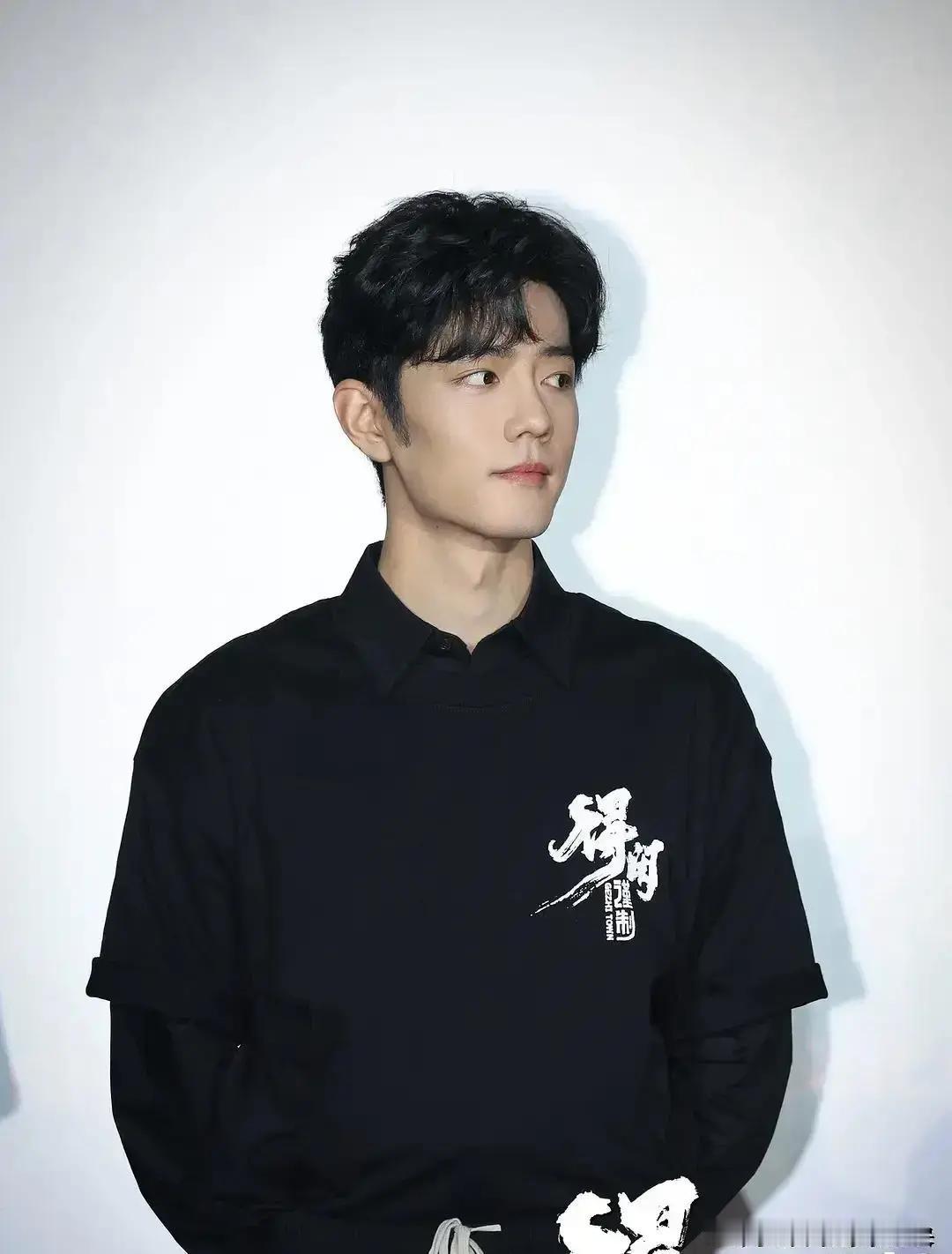 胡歌给肖战新剧包场，评论区直接炸锅：哥俩啥时候这么铁？
 
别急着嗑CP，这波是