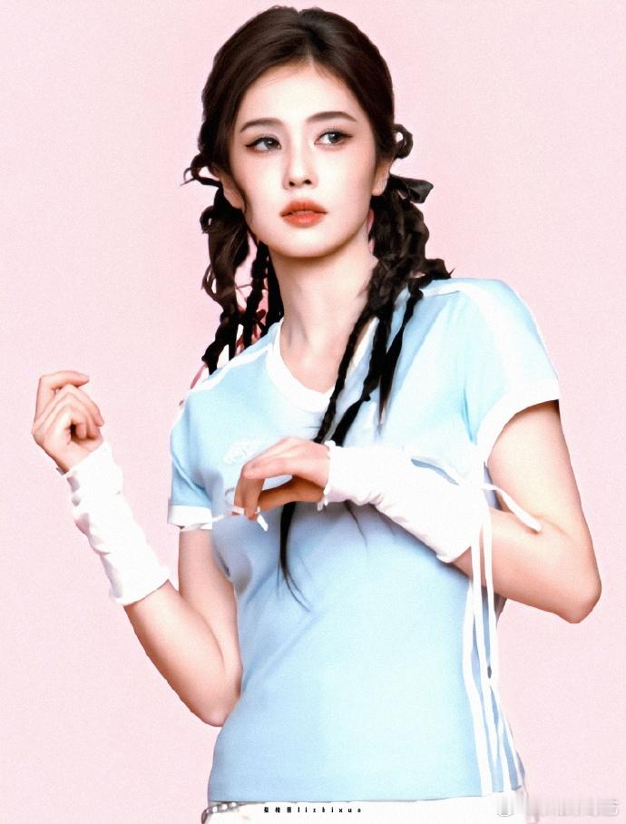 白鹿运动少女写真白鹿运动少女写真📸拍的也太好看了吧，这一套造型真的很适合跳舞。