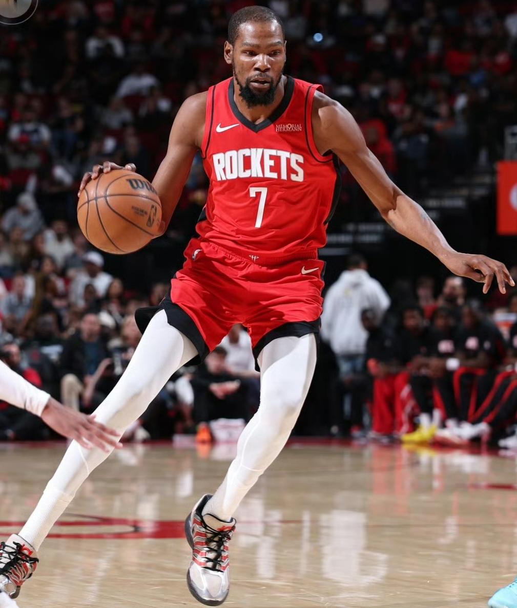 数据不会说谎！76人128:122险胜火箭，恩比德和杜兰特谁更强？
三连胜的火箭