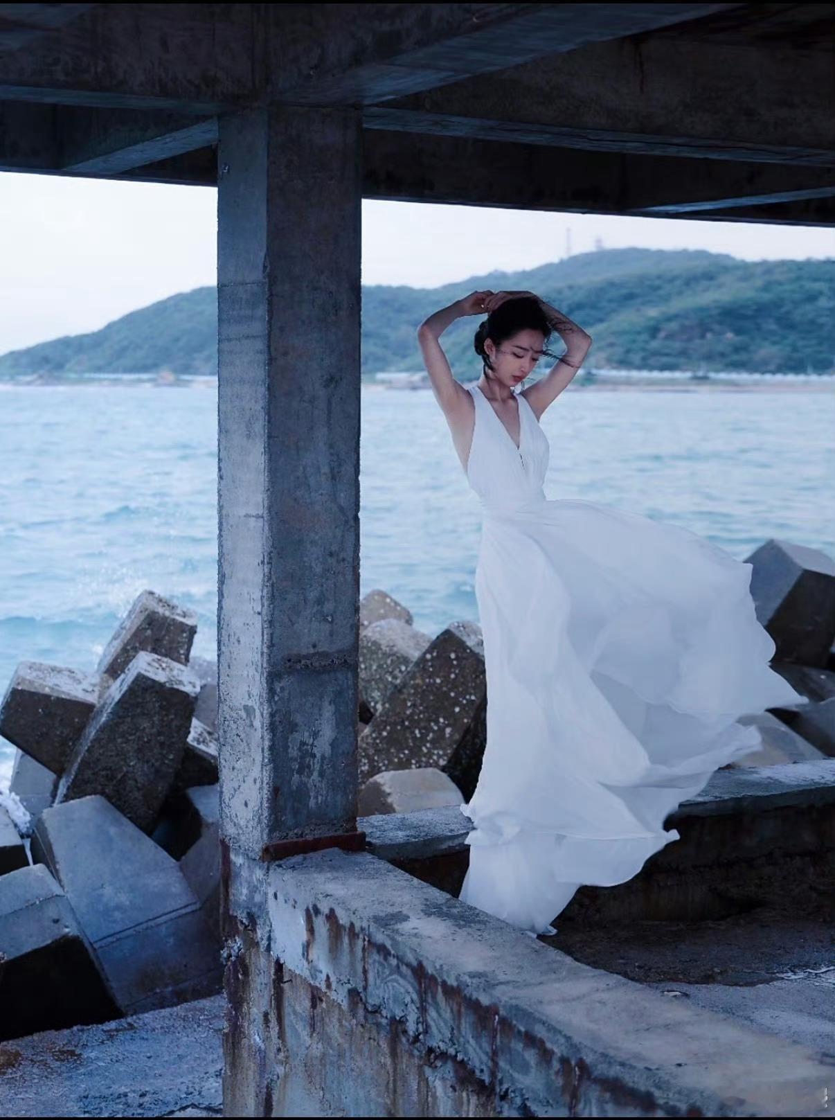 当我用虚拟打开邓恩熙的视频哇塞，虚拟视角下的邓恩熙简直惊艳到我！怼脸拍皮肤好到没