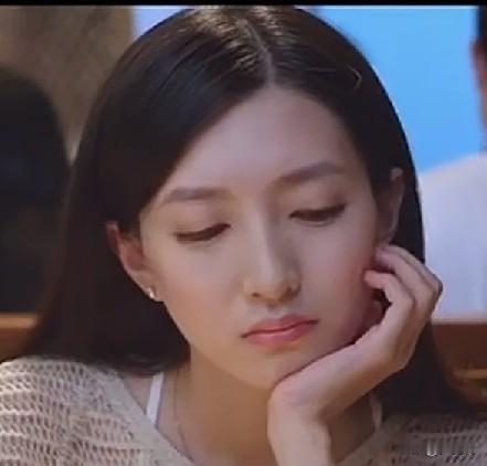 朱锐，1987年生于江西樟树，美女型演员，北京电影学院毕业。39岁依然清纯靓丽，