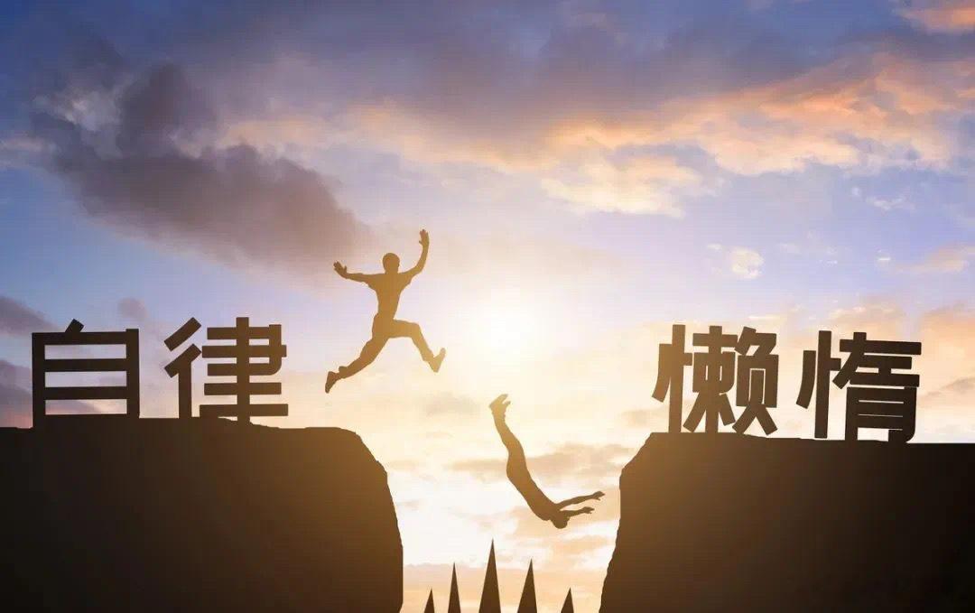 骨中雪，皮上霜·默斋主人原创散文世人偏爱牡丹。爱它花期热烈，层瓣繁艳，开得盛大张