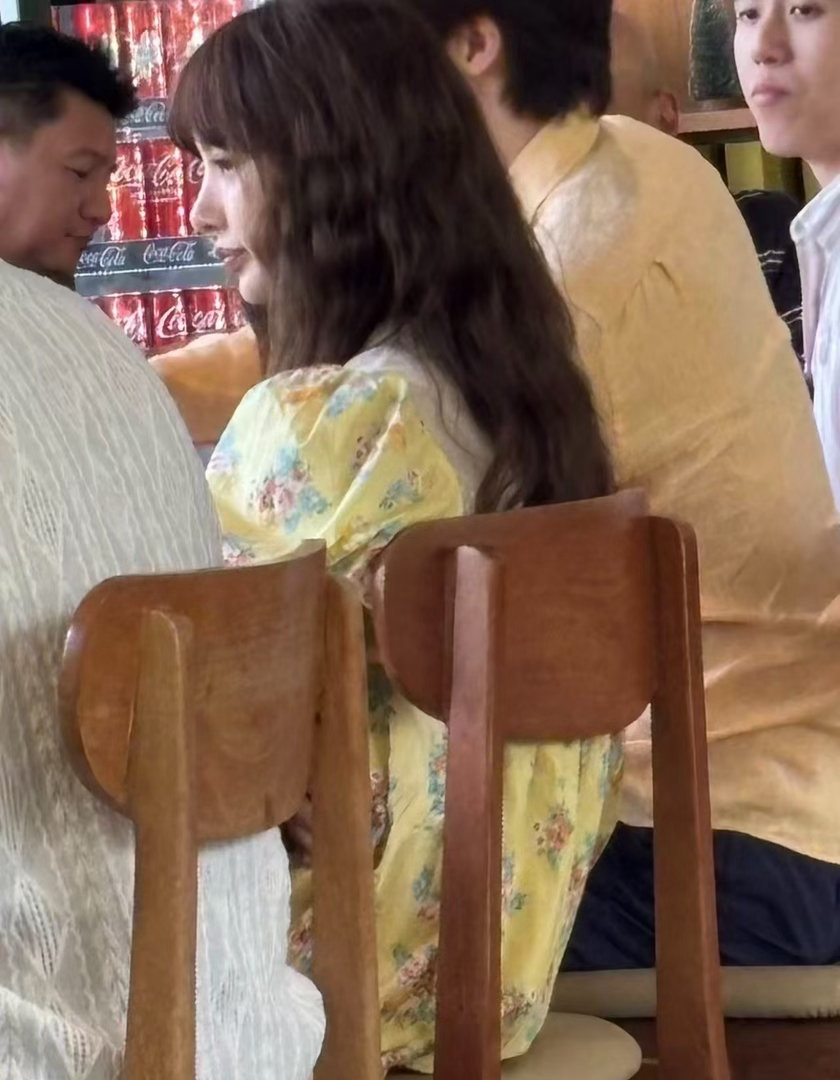 LISAlisa 餐厅被偶遇的Lisa 太像洋娃娃了吧🥺 