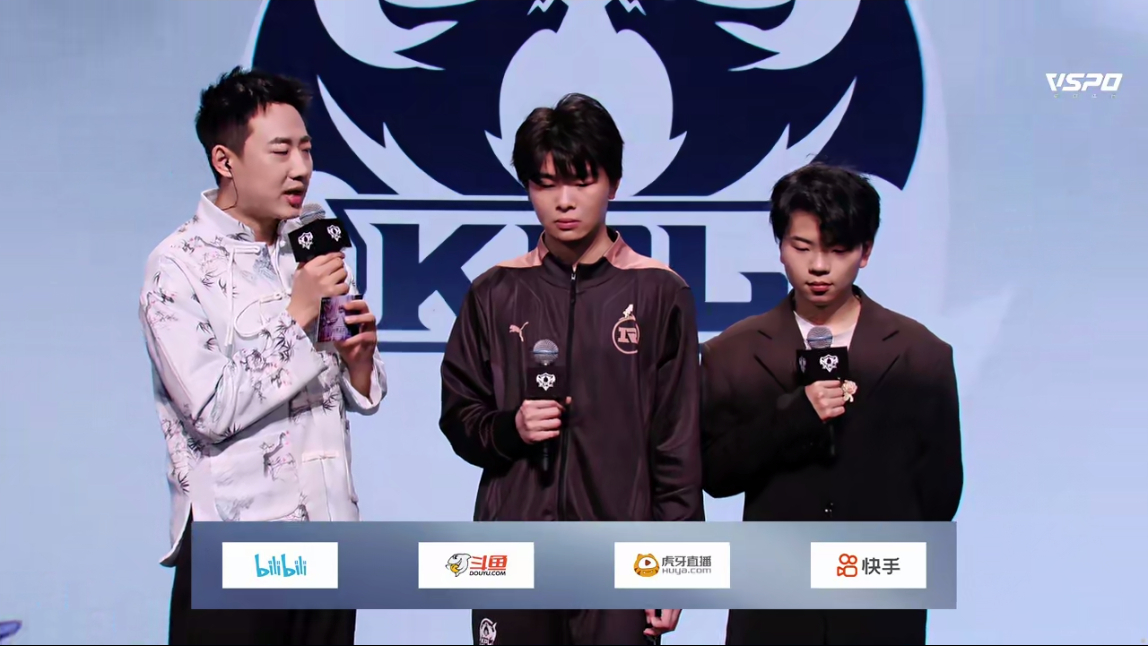 #云黎说拿五杀很开心# 赛后采访云黎说拿五杀很开心但是最大的遗憾就是没拿A，虽然