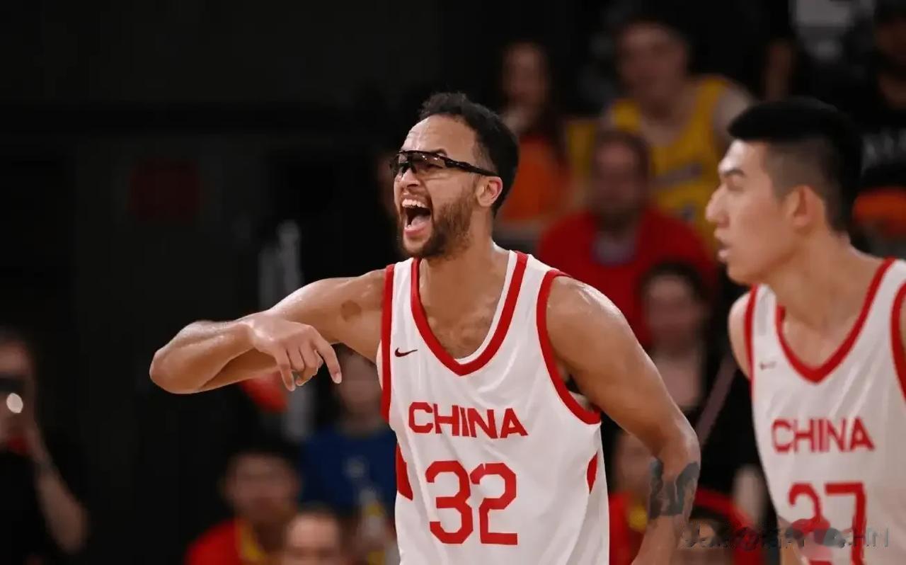 李凯尔:  我是老李，我为自己是一个中国男篮运动员而自豪，让我们一起打进奥运会吧