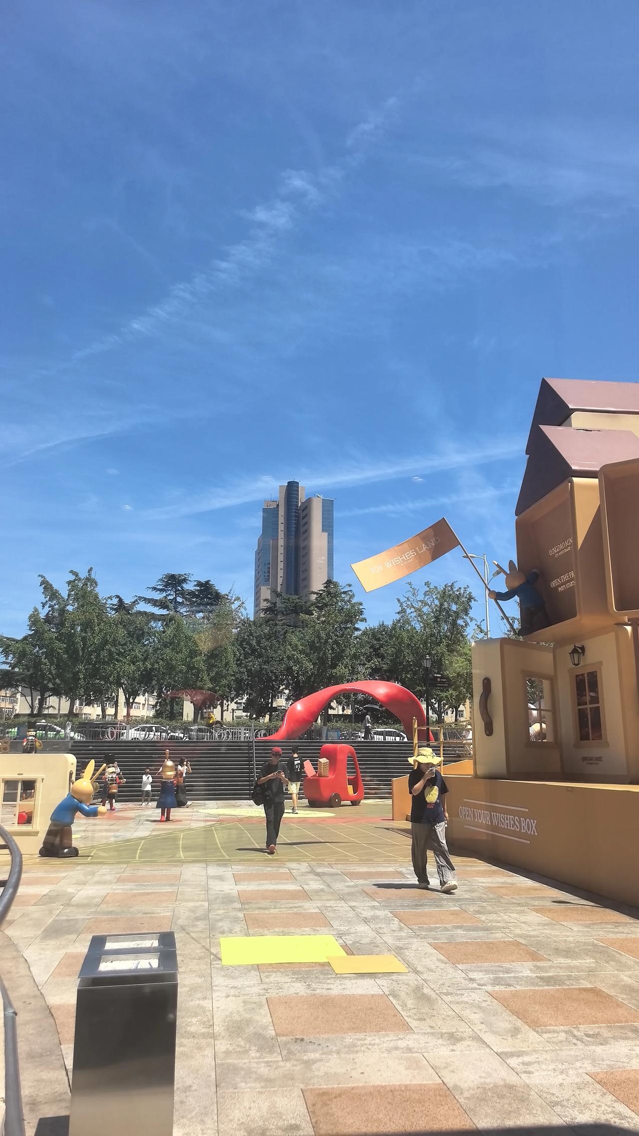 少无适俗韵，性本爱丘山。
误落尘网中，一去三十年。
羁鸟恋旧林，池鱼思故渊。
开
