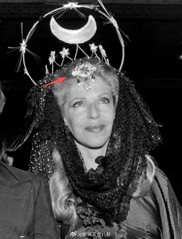 珠宝 曾属于玛丽-海伦·罗斯柴尔德男爵夫人的胸针，看着颇为老式的宝石切割和款式，