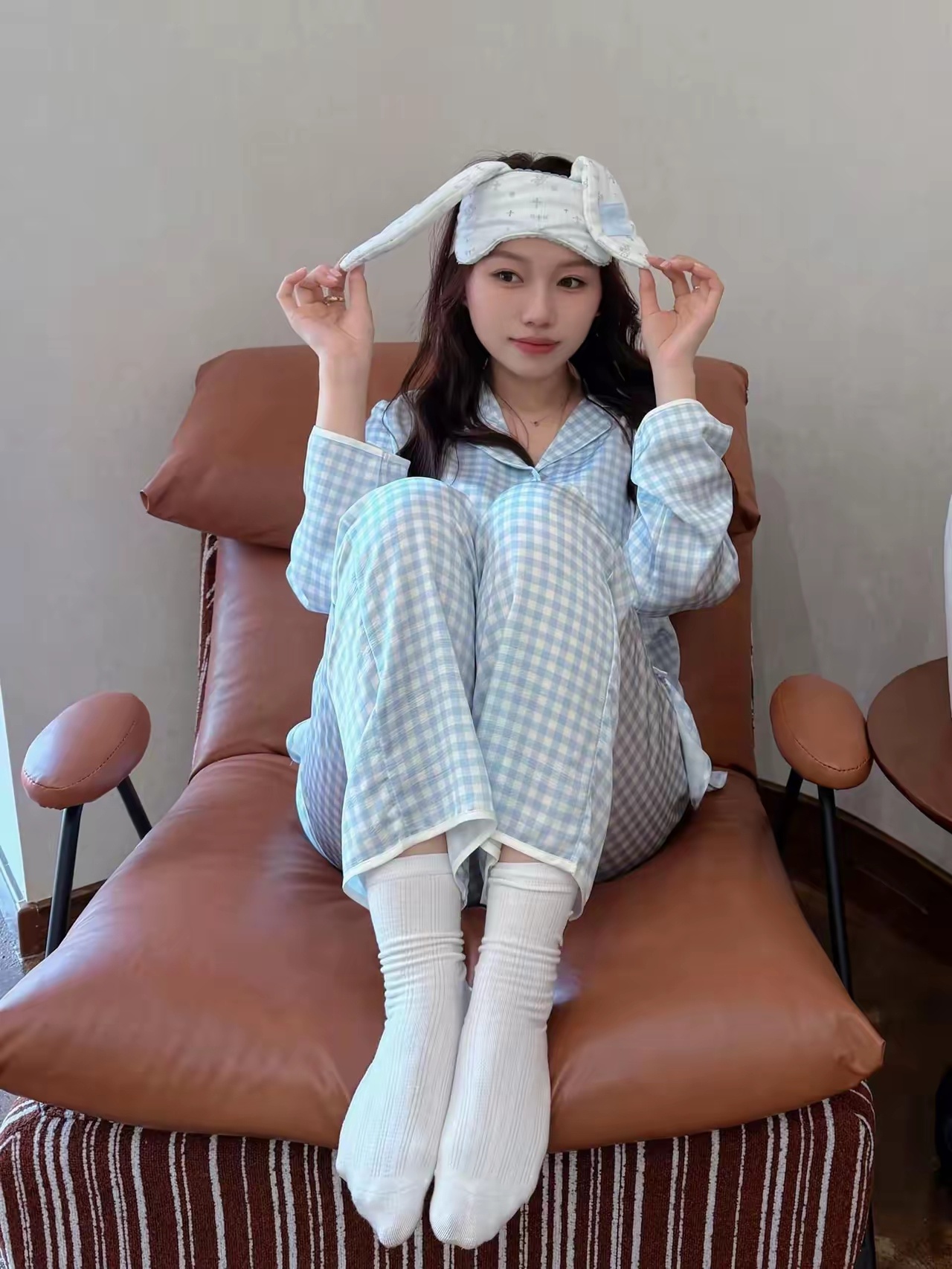 对着你眨眨眼歪头笑，软乎乎的样子谁能招架得住呀🥰 