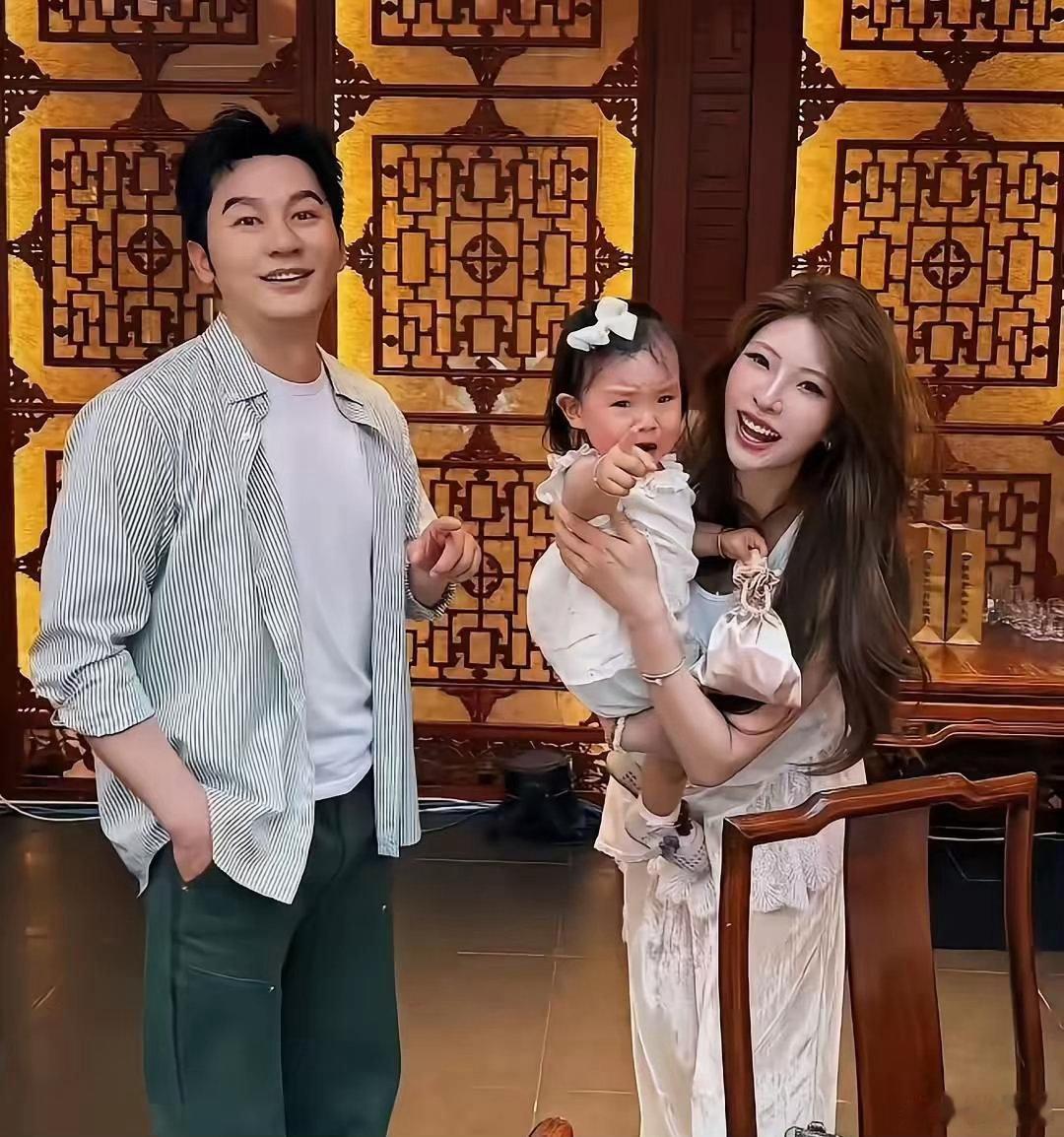6月7日，李晨参加同父异母妹妹婚礼！今天才知道李晨有个妹妹，比他小18岁，李晨连