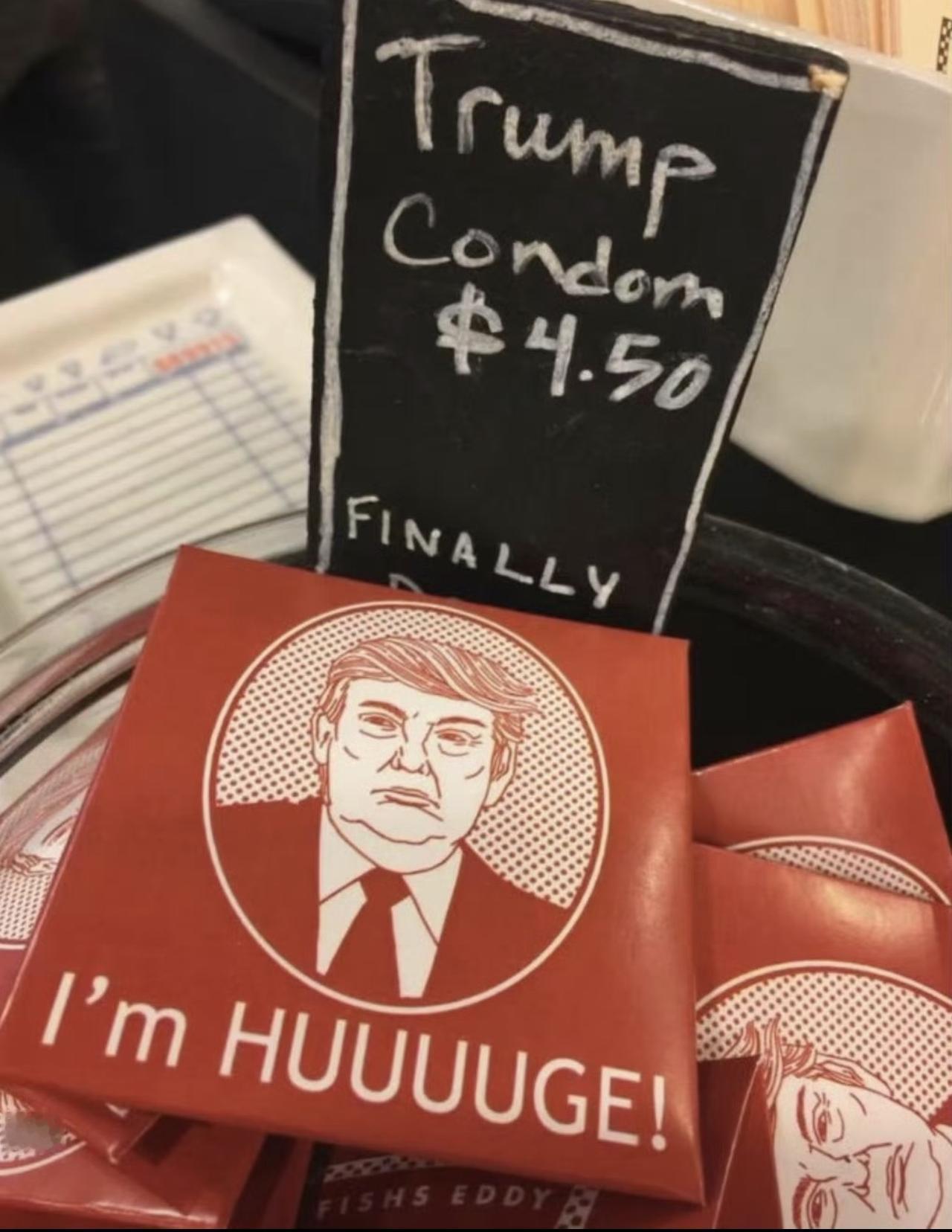 哈哈哈哈，太逗了，特朗普梦想自己的画像能印在250元面值的钱币上，结果没有实现，