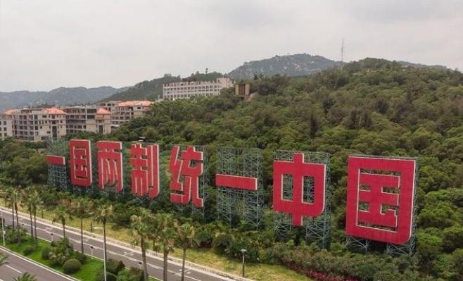 谁才是真正的“统一功臣”？赖清德高喊“台独”，背地却派洪其昌密访北京，试水统一条