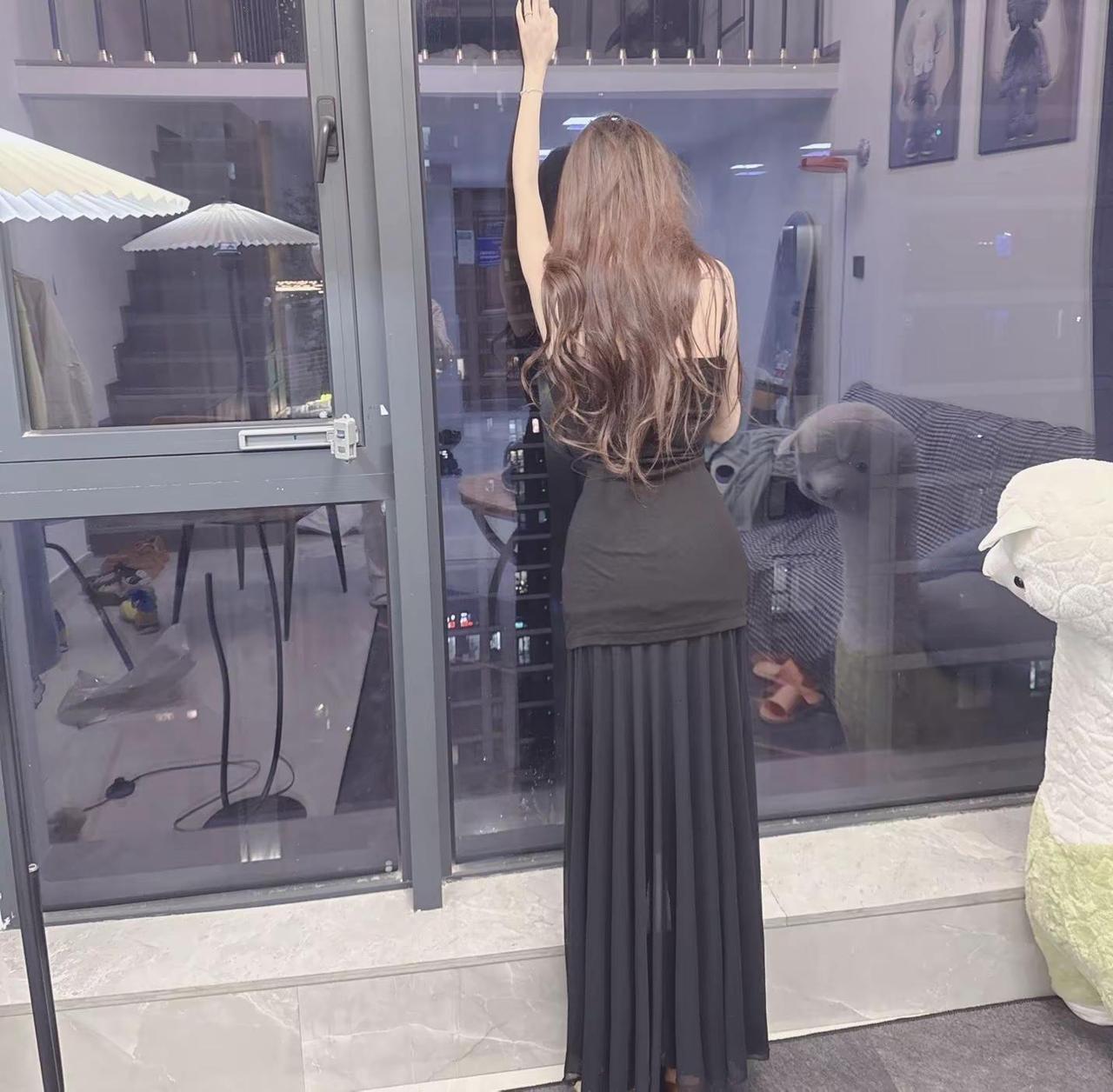 不知道  我的身材很曼妙