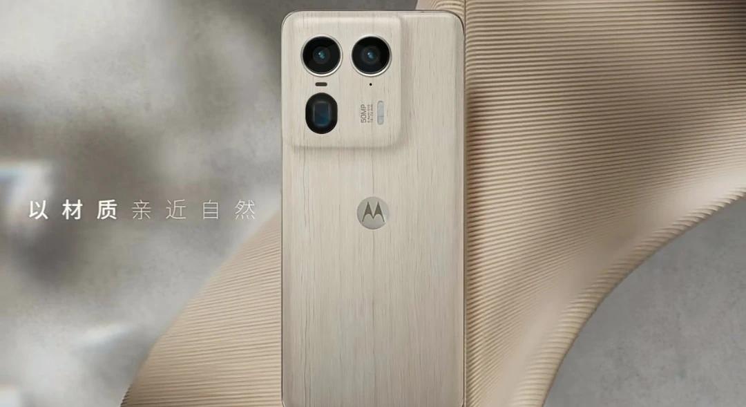 好家伙，摩托罗拉终于也要有潜望式长焦手机了，下周发布的moto X50 Ultr