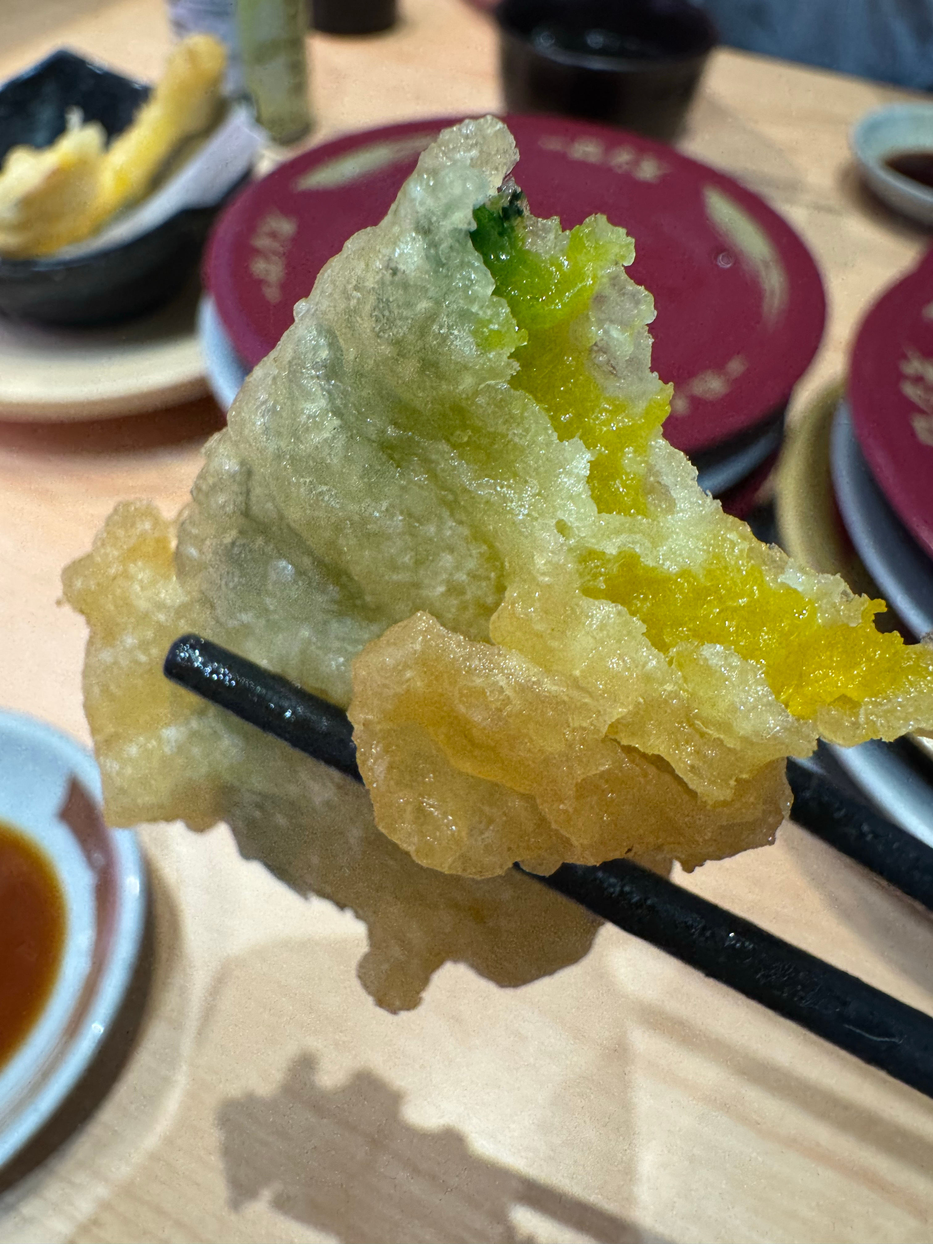 两个人吃饭就是比一个人吃饭香朋友还点了小肌鱼寿司，我跟他说我唯一的诉求就是你吃了
