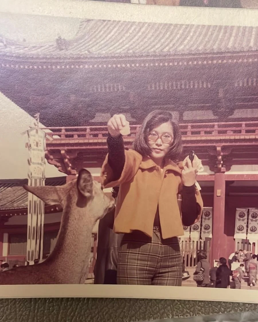 “荷妈”李司棋分享年轻时的照片，好优雅啊