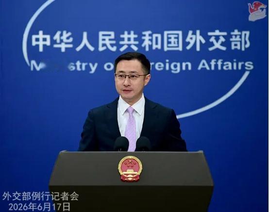 中国拆除黄岩岛科考设施，菲律宾：这是菲方外交抗议的结果。
 
消息一出，不少人都