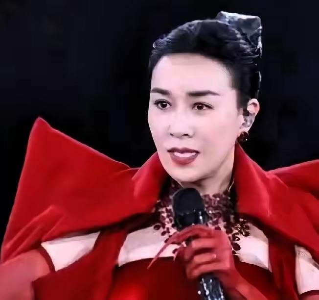 那英演唱会，明星手上的那个手环是不是表示重要嘉宾的几号呢？
你觉得是这个意思吗？
