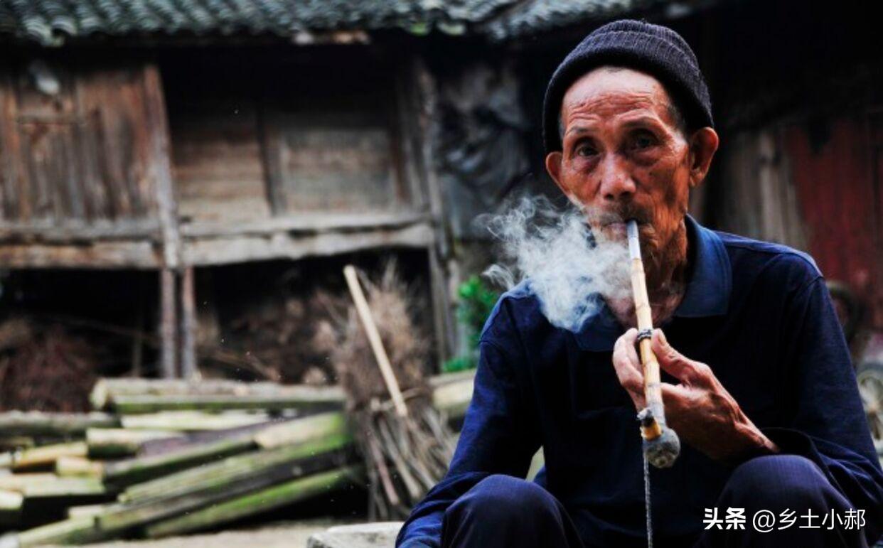 老人过世后，“坟墓好不好？主要看四样”，老祖宗的话要听！
 
民间自古流传着选墓