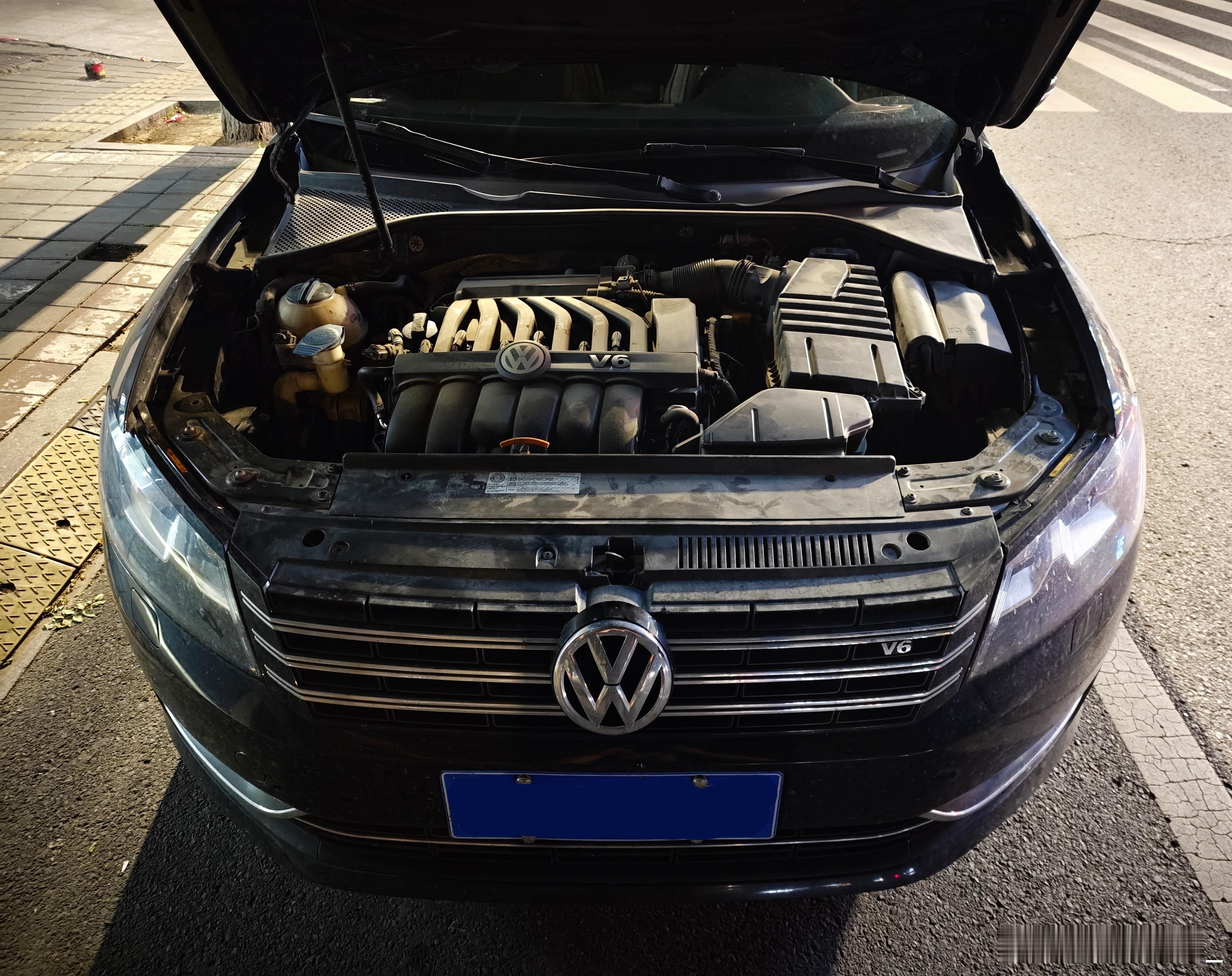 又见一台大众自吸V6小汽车前期版 上海大众 Passat 帕萨特B7 3.0L 