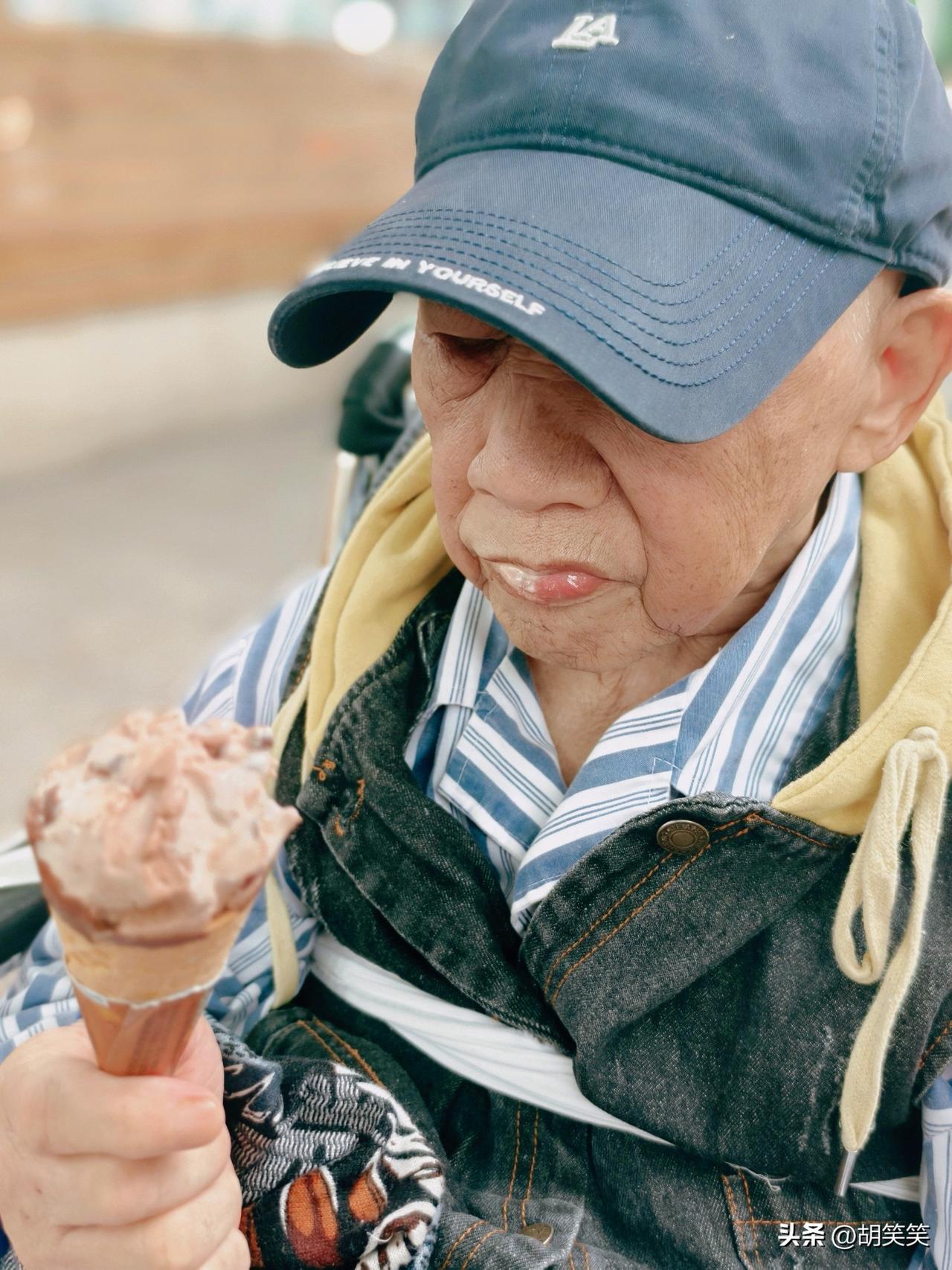 两个有退休金的上海老人，硬生生把自己过成路人眼里的“瘪三”…记录我的2026 