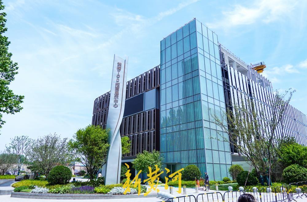 位于济南市洪家楼南路东侧的洪楼片区城市智慧停车场项目主体结构已全面完工，目前进入