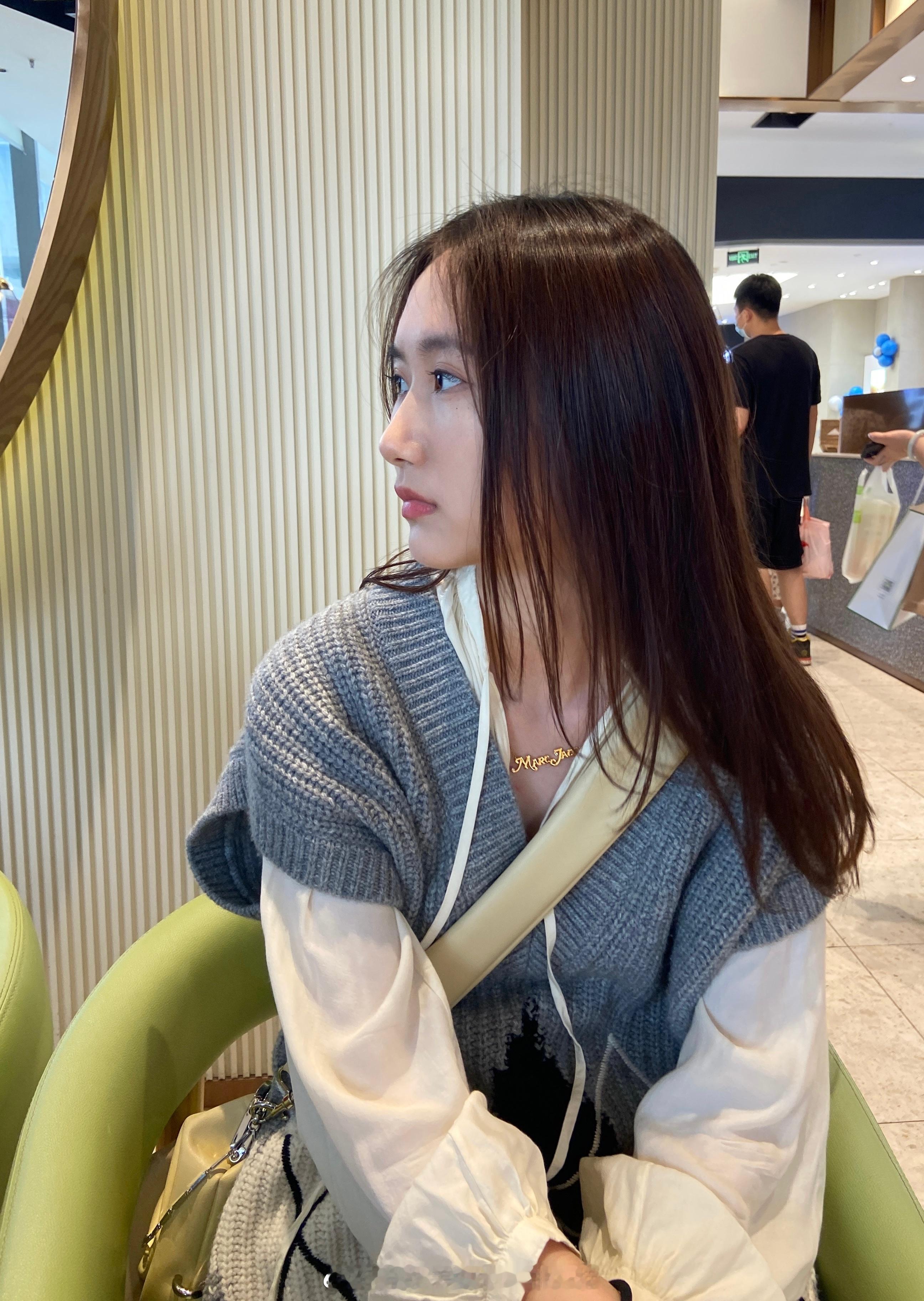 张思毅 武汉传媒学院 导演专业 99年 狮子座 身高163cm 体重42kg[心