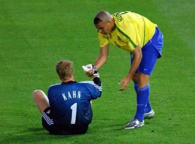 德国传奇门将卡恩：“对于我来说，史上最佳球员就是罗纳尔多，他要强于梅西和C罗，这