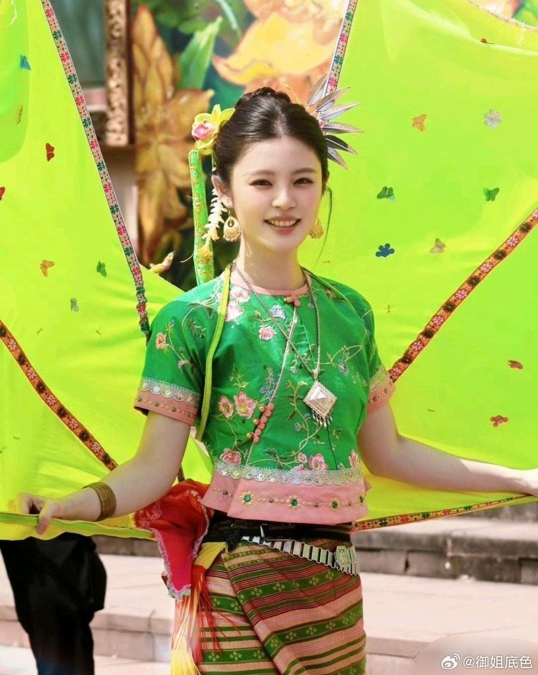 原来这就是生图和精修的区别啊 ​​​