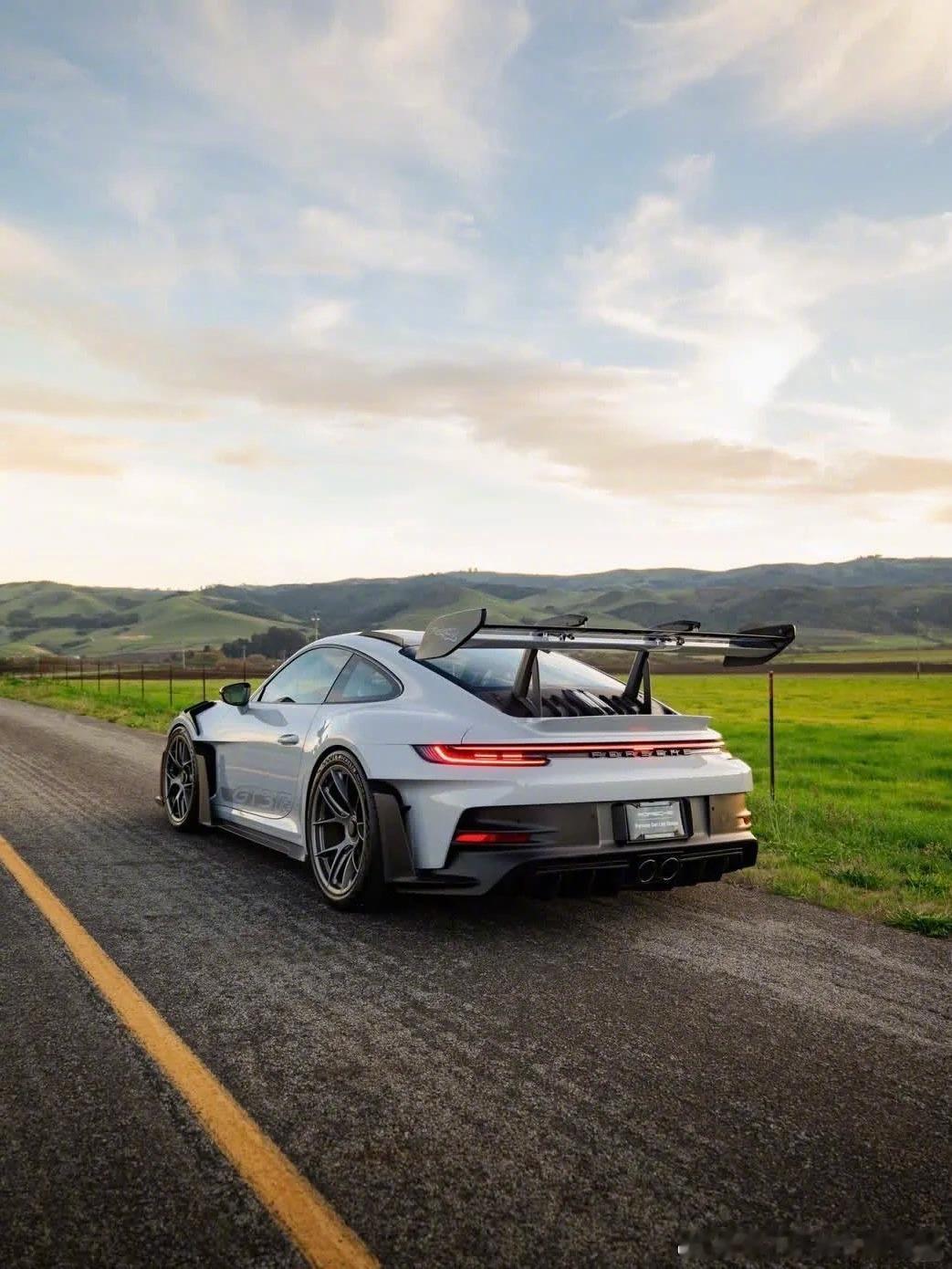 经典灰黑配色的GT3 RS，永远不会出错 