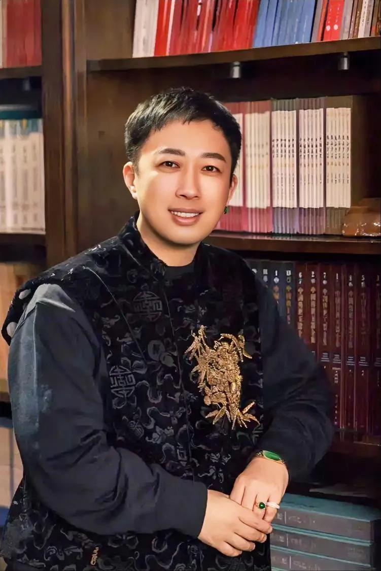 1.观察认为于正对卢昱晓不是真捧，毕竟他不傻，家花什么的胳膊肘还是分得清。
2.