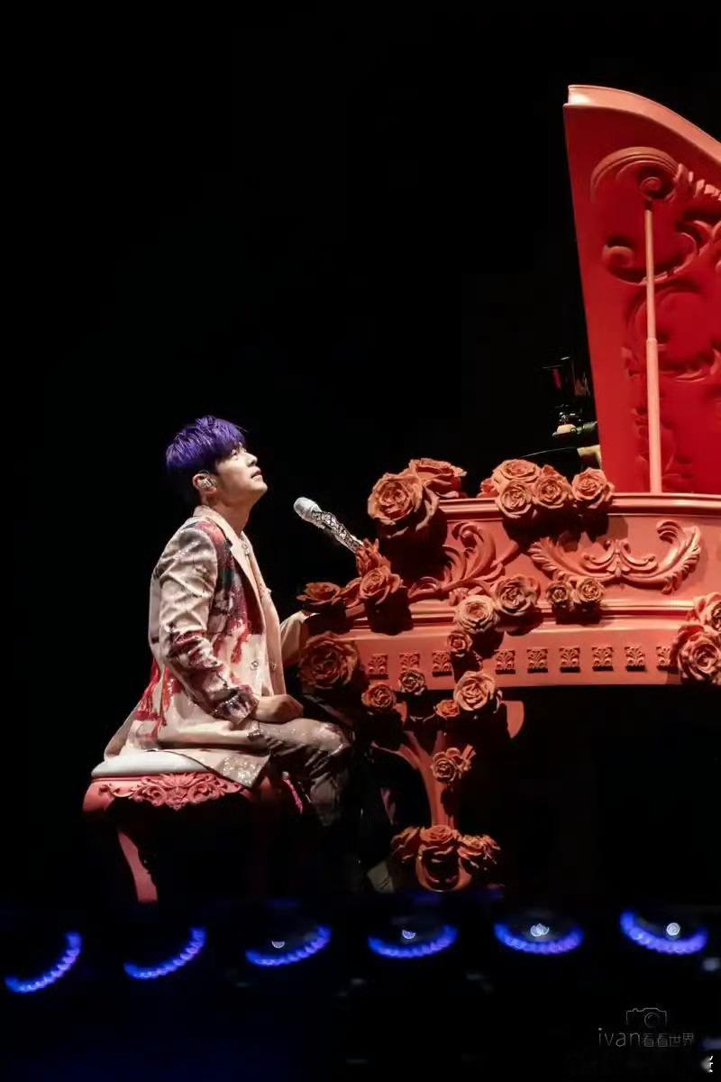 周杰伦个唱首登北京鸟巢史诗级鸟巢首秀上线！周杰伦首度举办鸟巢个人专场，黑科技舞美