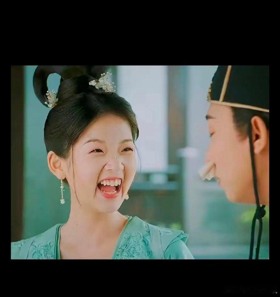 张淼怡为什么非要这么笑 真的不好看啊 ​​​