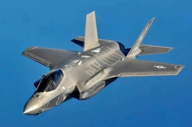这仗还怎么打？F-35刚从2000公里以外起飞，解放军就已经锁定了它的目标。打个