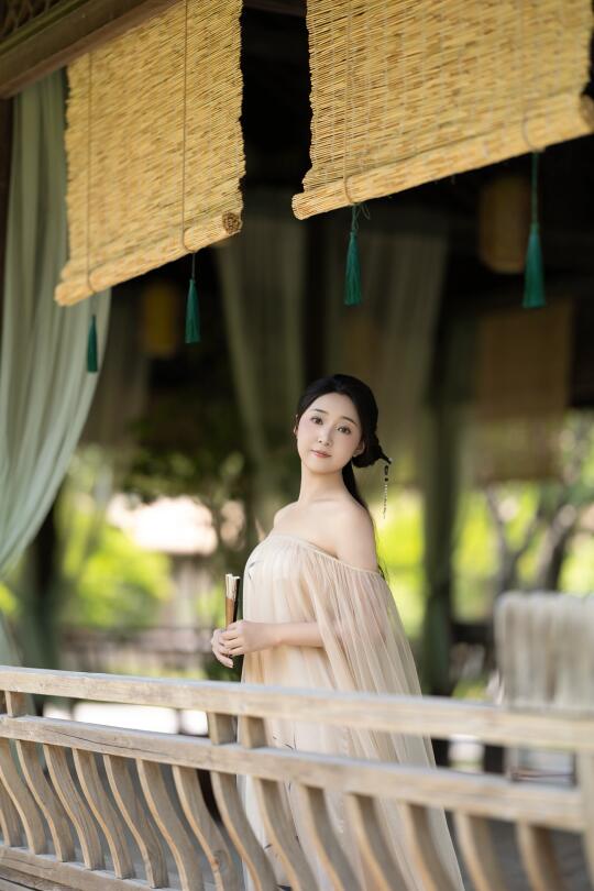 新中式审美之窗花美女在门口等你乌镇约拍