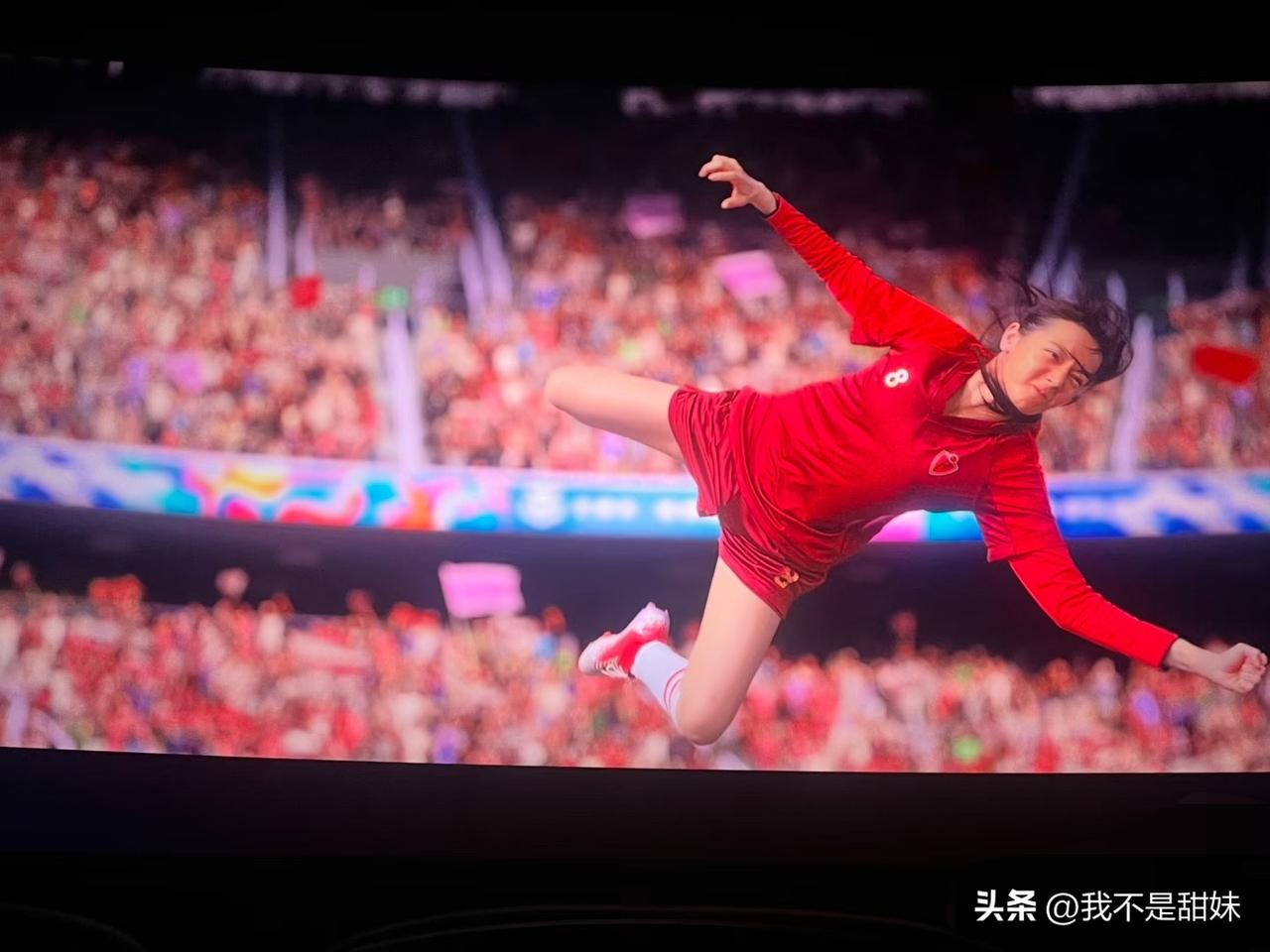 首日票房破一亿！
这个电影因为迪丽热巴挤进了一万人！
论搞笑程度不如克拉恋人的状