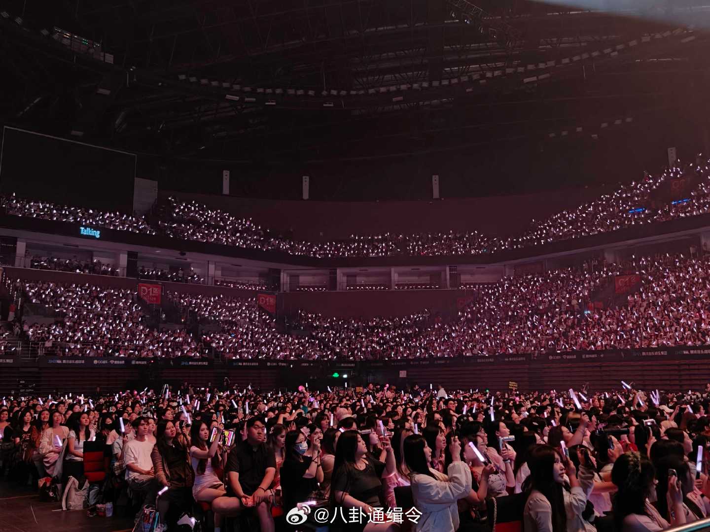 张新成国风新曲戏腔惊艳全场光是耳机循环都足够惊艳，很难想象去到现场听完整首，会有