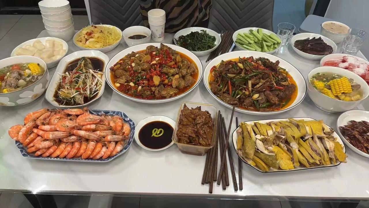 家，是一首永远唱不完的歌，是一幅永远画不完的画。它的旋律优美动听，它的画面温暖动