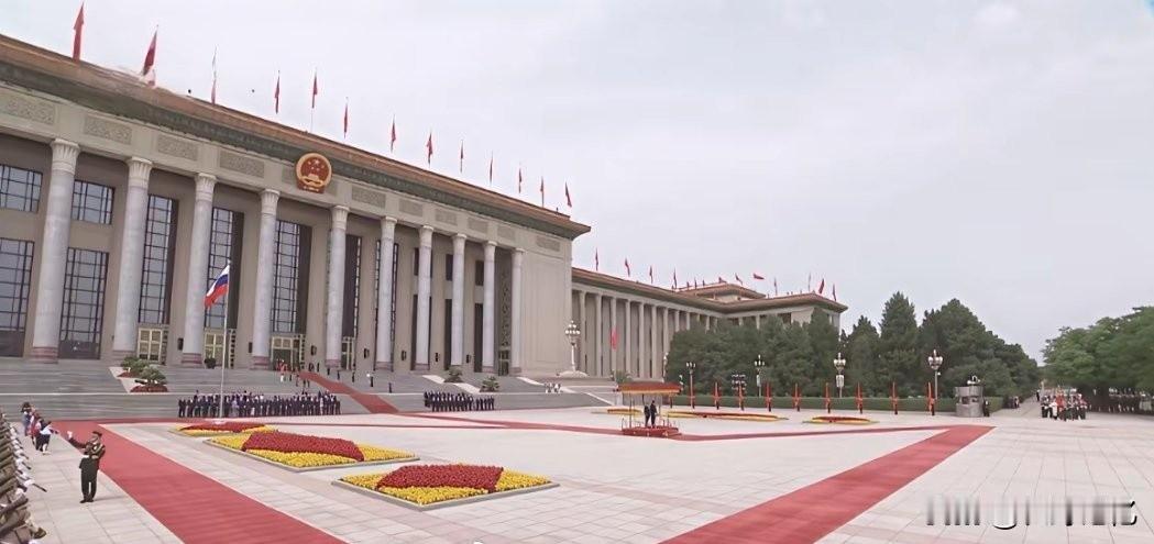 中国红毯 vs 印度红毯 

上周五印度总理莫迪为普京举行了隆重的欢迎仪式。令人