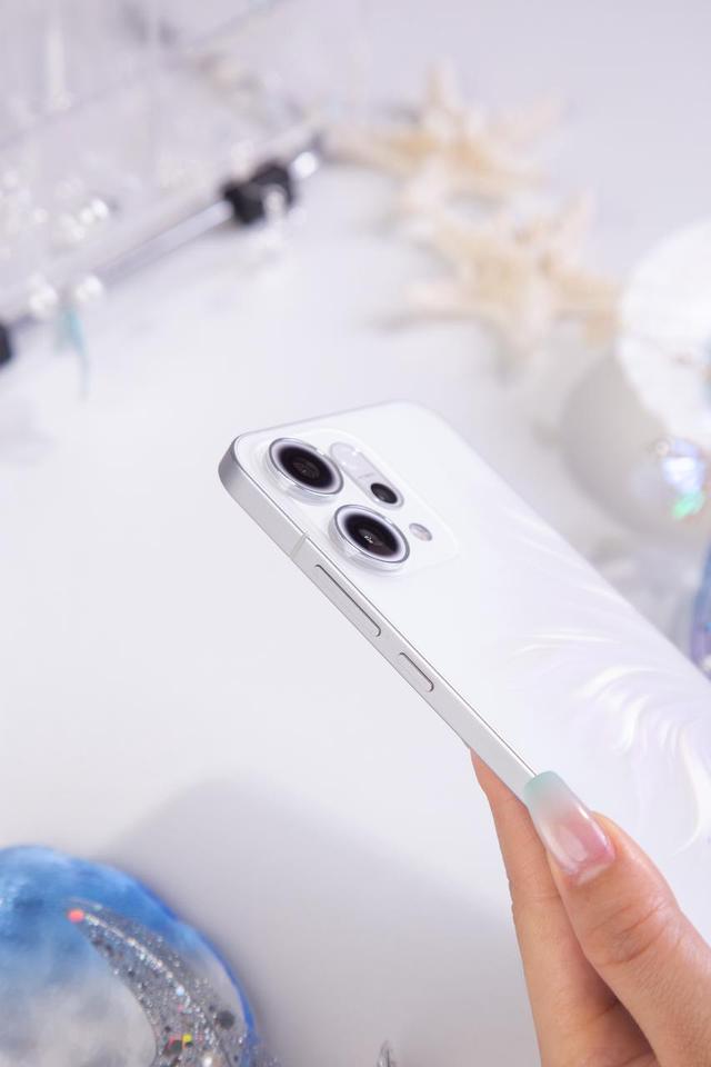 是不是有朋友还在犹豫，到底是直接入手OPPO Reno14还是再等等荣耀400？