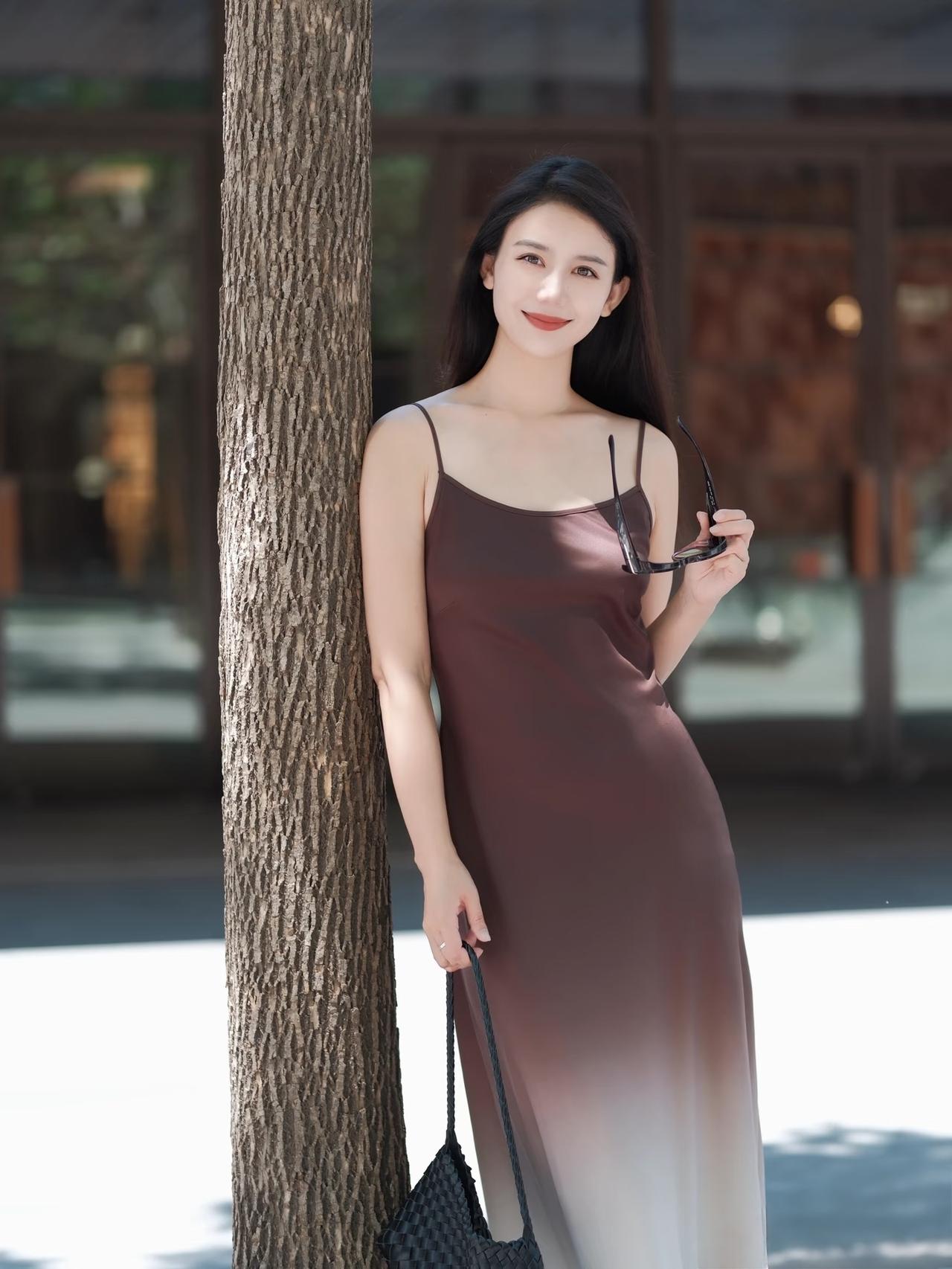 一个女人的外貌重要吗漂亮的外貌对于女人来说很重要，但是最重要的是善良的心灵和高尚