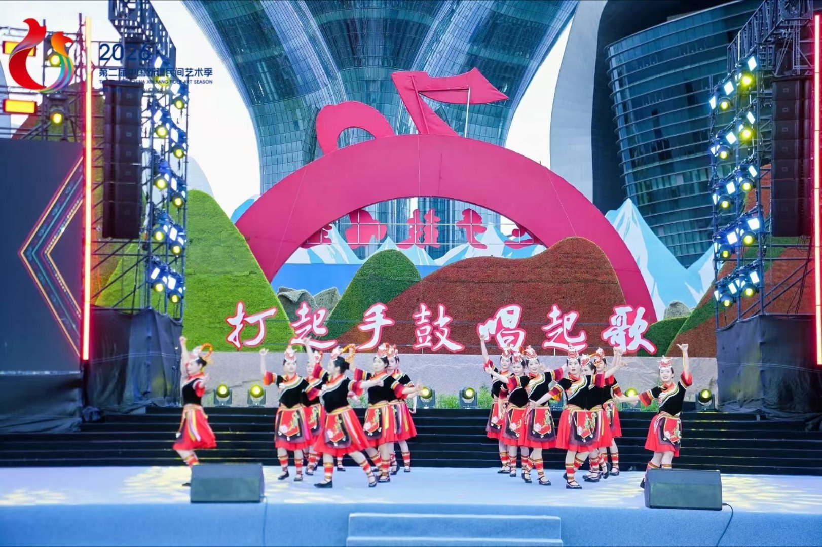 第二届中国新疆民间艺术季不同于现代潮流文化，民间艺术自带古朴纯粹的韵味，每一处细