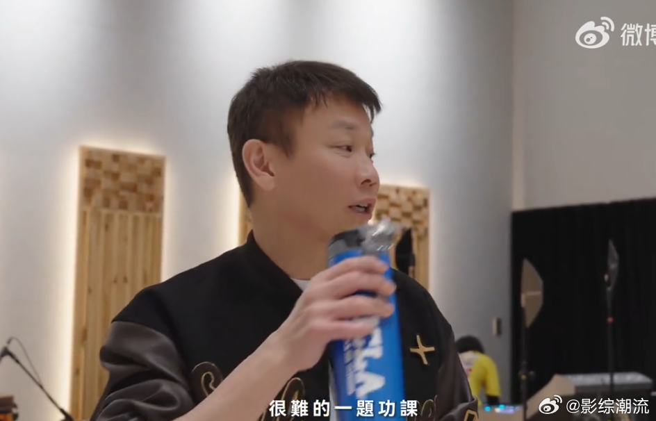 陶喆抓包员工摸鱼 陶喆的抓包大秀来了！一边抓员工摸鱼，一边展示新节目的超高水准，