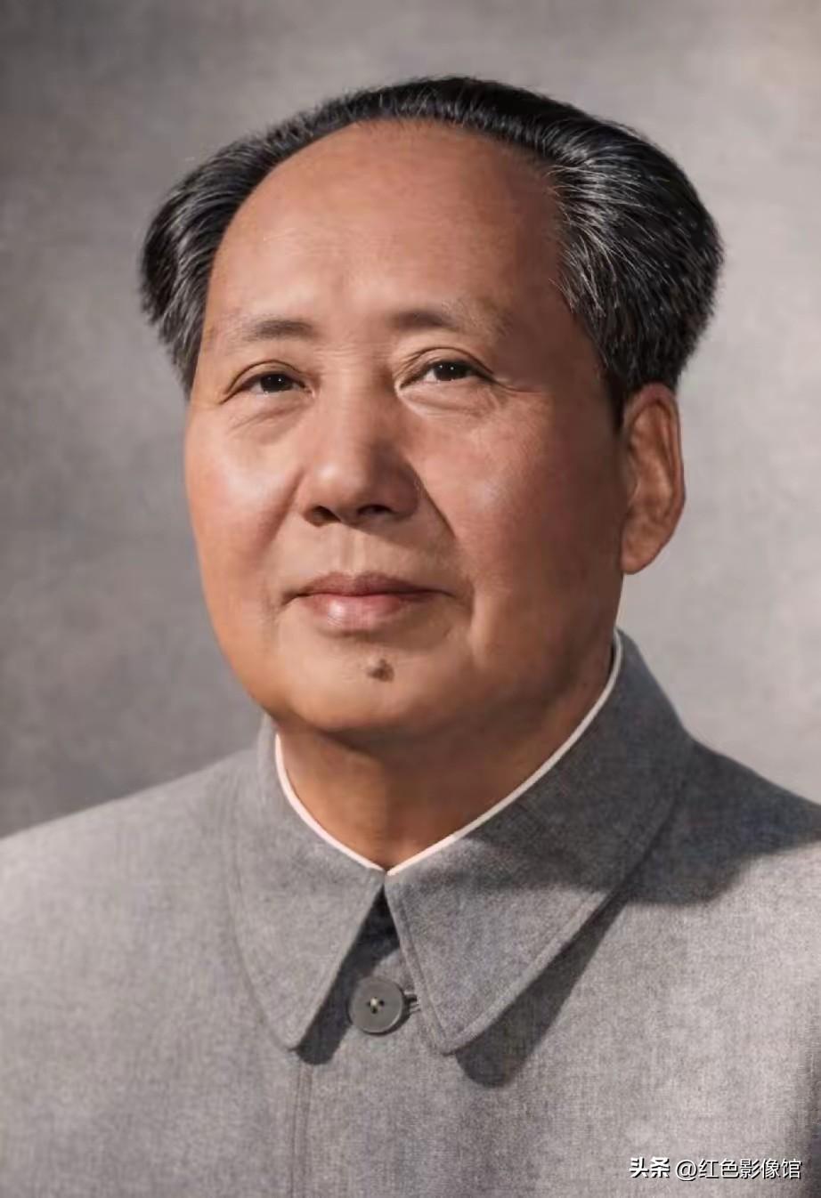 七一建党华诞，缅怀伟大领袖毛主席。
是他带领先辈浴血奋战，推翻压迫，建立新中国，