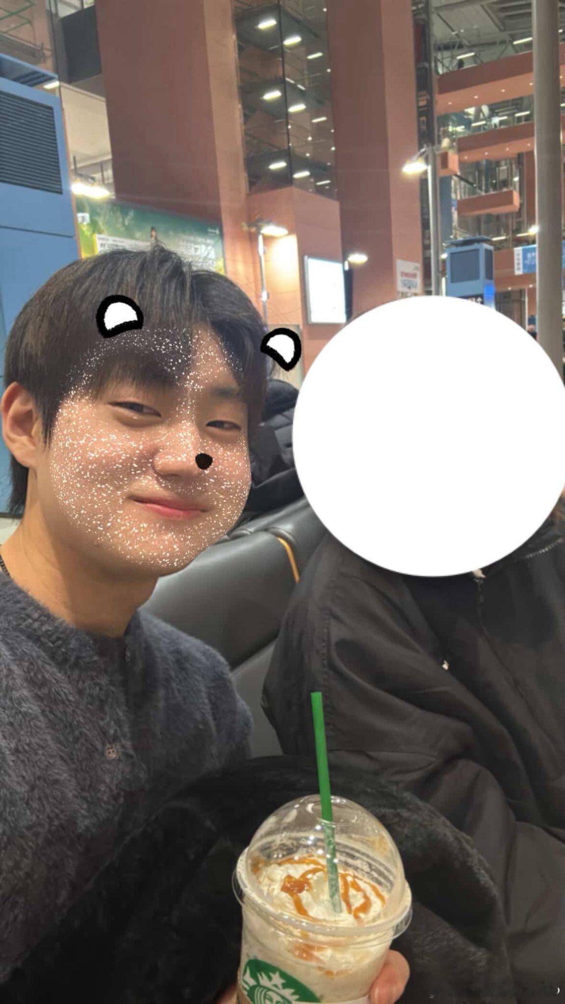 吴晙诚到达大阪 