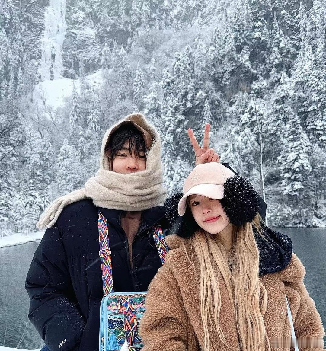 赵露思马伯骞旅行照赵露思马伯骞旅行合照 呵呵 ​​​