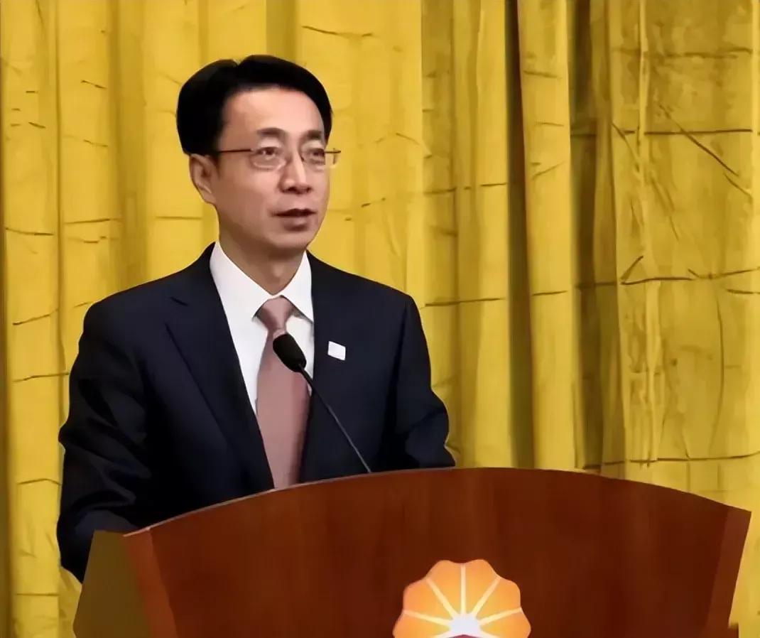 胡继勇神通广大啊！他已经官复原职了？应该不是同名同姓的胡继勇吧？想不到吧？曾经轰